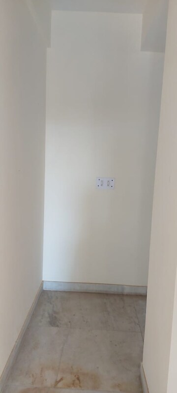 Room in 4 BHK Apartment at Ansal Sushant Estate, Sector 52 – for Rent