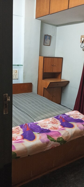 Bedroom in 1 BHK Apartment at Andheri West – for Rent