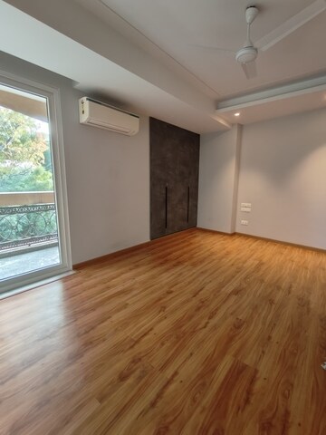 Room in 3 BHK Builder Floor at RWA Residential Society Sector 46, Sector 46 – for Rent