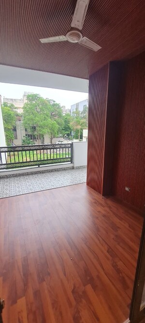 Balcony in 5 BHK Builder Floor at Green Wood City, Sector 45 – for Sale