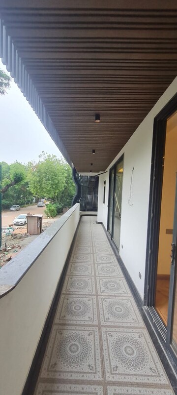 Balcony in 5 BHK Builder Floor at Green Wood City, Sector 45 – for Sale