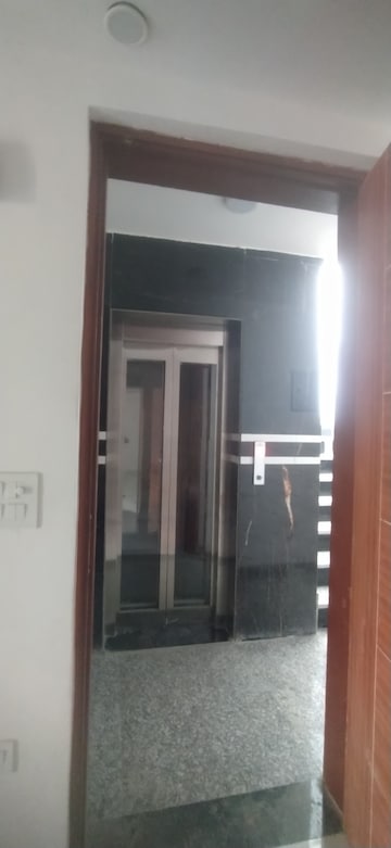 Room in 4 BHK Builder Floor at Panchsheel Vihar – for Sale