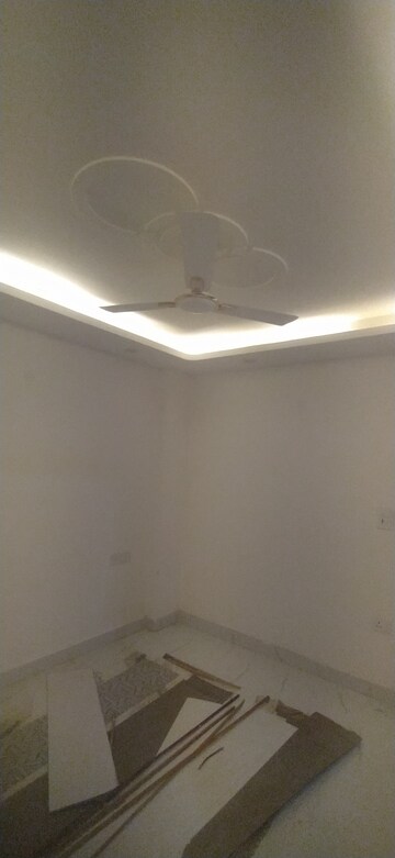 Room in 4 BHK Builder Floor at Panchsheel Vihar – for Sale