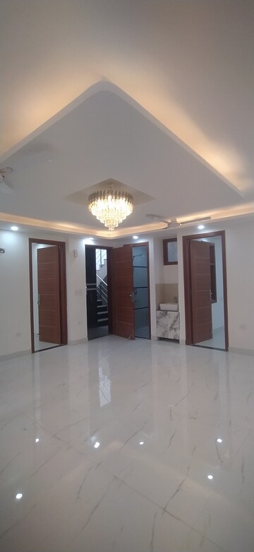 Room in 4 BHK Builder Floor at Panchsheel Vihar – for Sale