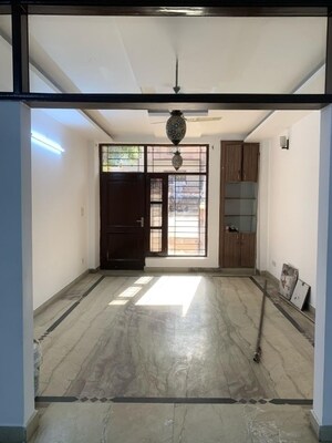 Room in 4 BHK Villa at RWA Apartments, Sector 31 – for Sale
