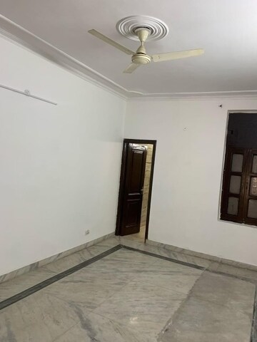 Room in 4 BHK Villa at RWA Apartments, Sector 31 – for Sale