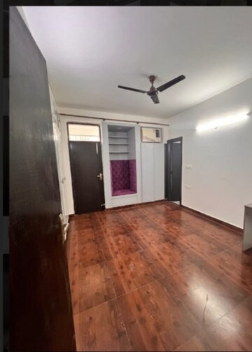 Room in 3.5 BHK Builder Floor at Orchid Island, Sector 51 – for Rent