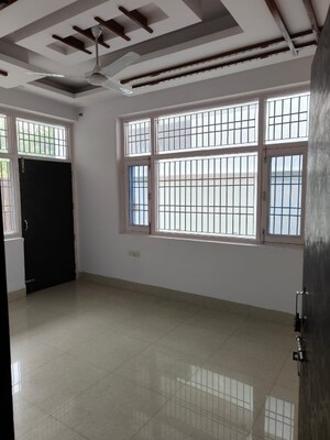 Room in 6 BHK Independent House at RWA Apartments Sector 26, Sector 26 – for Sale