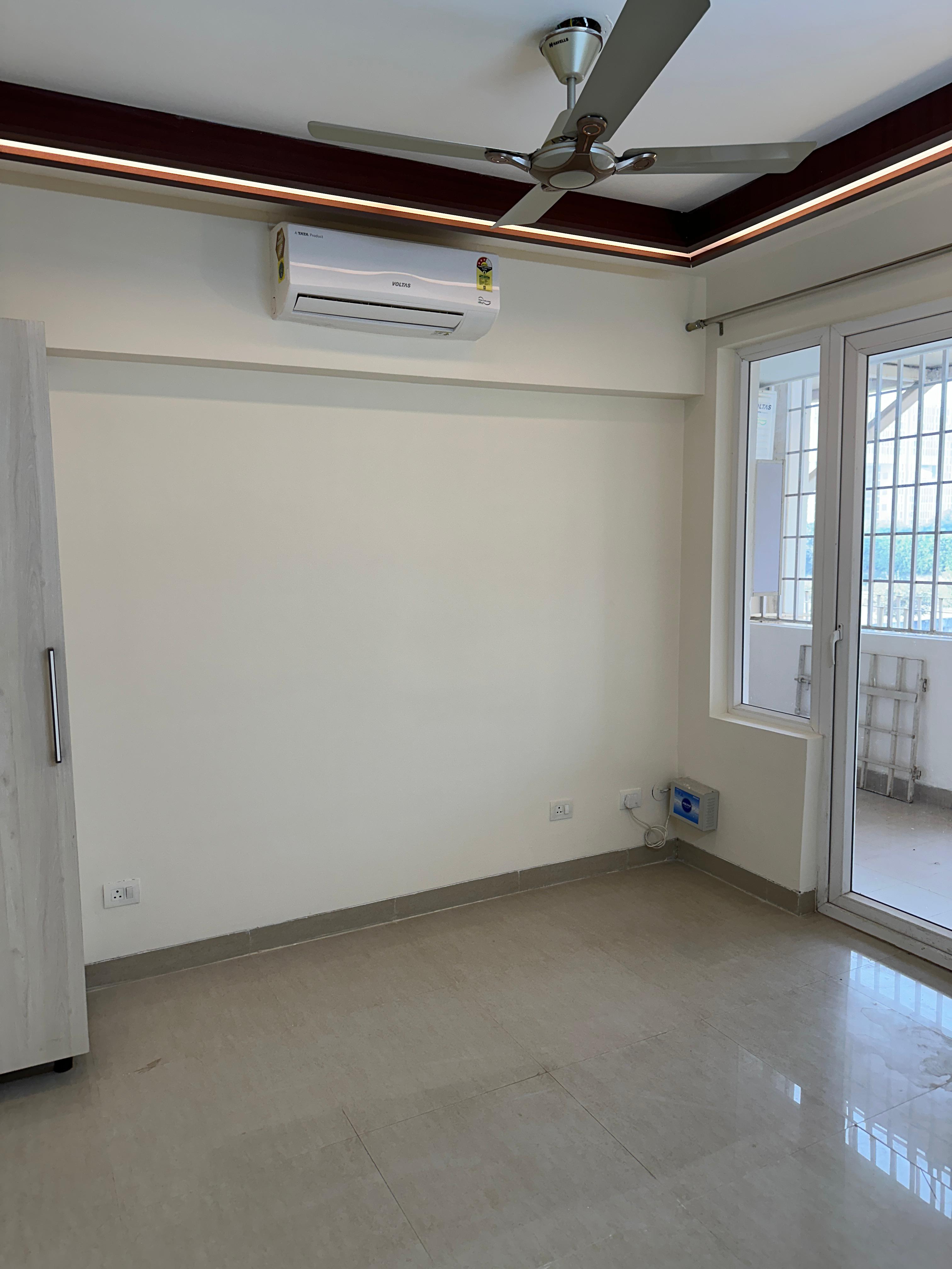 3 BHK + Pooja Room,Servant Room Apartment For Sale in Smart World Sky Arc