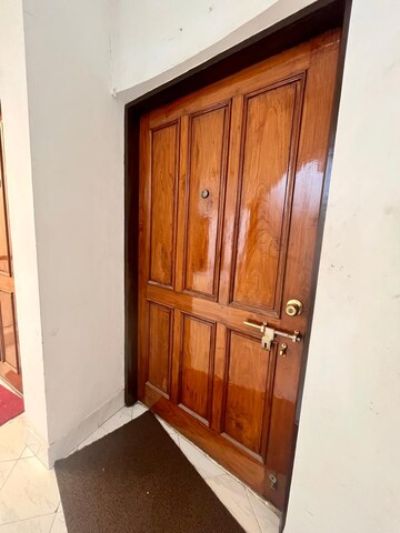 Furnished Amenities in 3 BHK Apartment at Indiranagar – for Rent