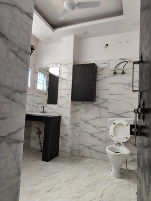 Master Bedroom in 5 BHK Villa at RWA Apartments Sector 27, Sector 27 – for Sale