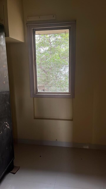 Room in 1 BHK Apartment at Patliputra Building, Andheri West – for Rent