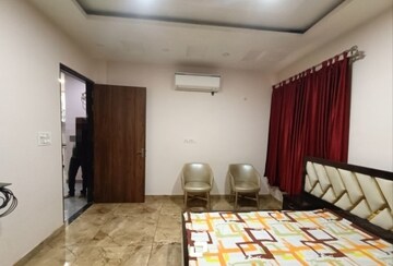 Room in 2.5 BHK Independent House at Gomti Nagar – for Rent