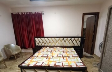 Bedroom in 2.5 BHK Independent House at Gomti Nagar – for Rent