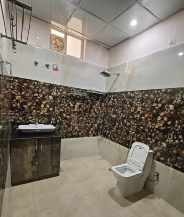 Bathroom in 2.5 BHK Independent House at Gomti Nagar – for Rent