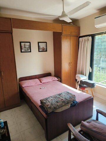 Bedroom in 2 BHK Apartment at Shankar Mahal, Vile Parle West – for Rent