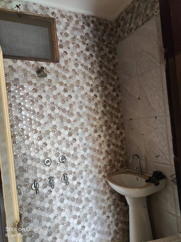 Bathroom in 1 BHK Builder Floor at Krishna Nagar – for Rent