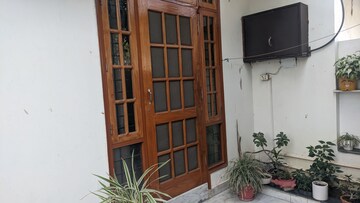 Terrace in  Pg at Gomti Nagar – for Rent