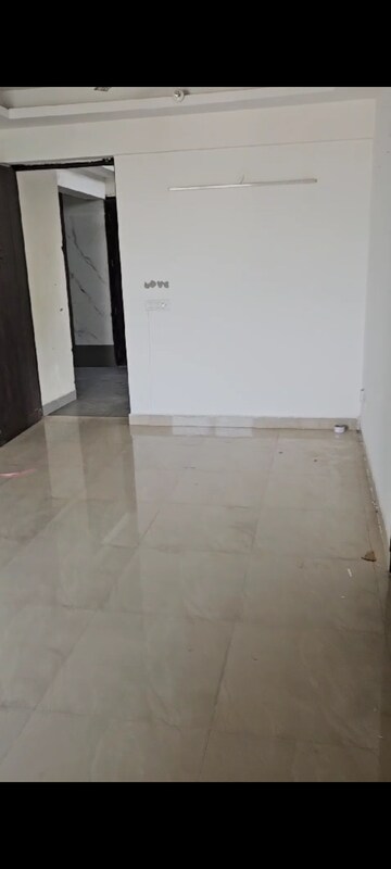 Room in 2 BHK Apartment at Spacetech Edana, Alpha 1 Greater Noida – for Sale