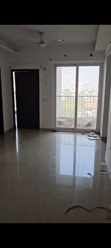 Room in 2 BHK Apartment at Spacetech Edana, Alpha 1 Greater Noida – for Sale