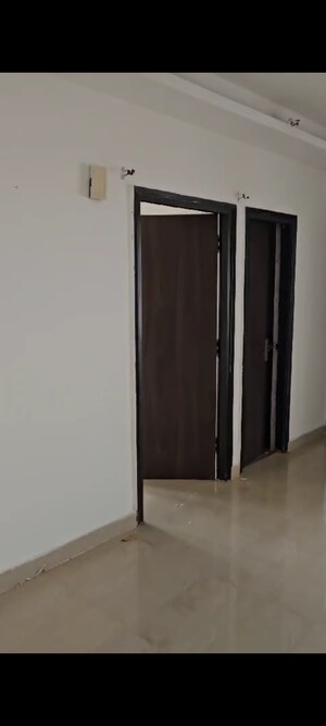 Room in 2 BHK Apartment at Spacetech Edana, Alpha 1 Greater Noida – for Sale