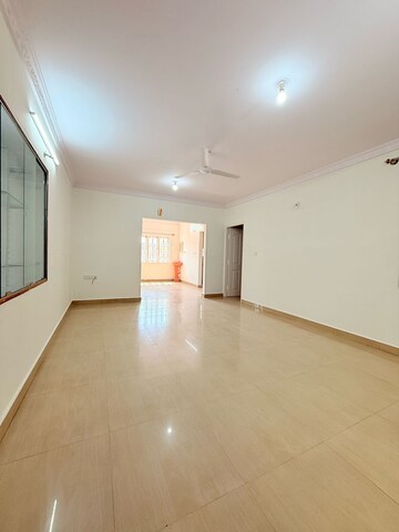 Room in 2 BHK Apartment at Indiranagar – for Rent
