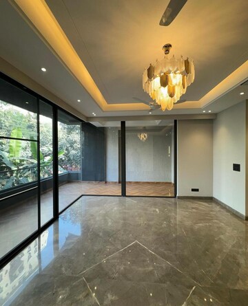Room in 4 BHK Builder Floor at Infinite Luxury, South City 2 – for Rent