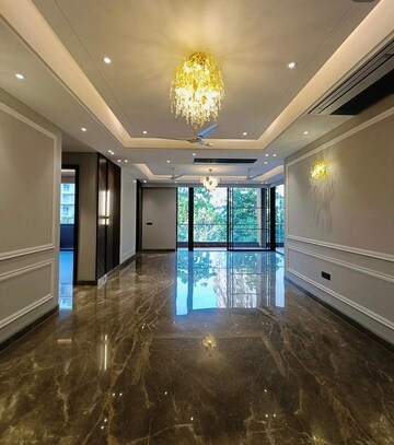 Parking in 4 BHK Builder Floor at Infinite Luxury, South City 2 – for Rent