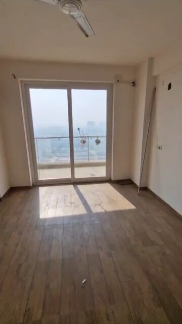 Room in 3 BHK Apartment at Omaxe Royal Residency Faridabad, Sector 79 – for Rent