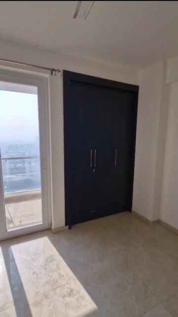 Room in 3 BHK Apartment at Omaxe Royal Residency Faridabad, Sector 79 – for Rent