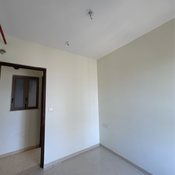 Room in 2 BHK Apartment at Kalpataru Paramount D, Majiwada – for Rent