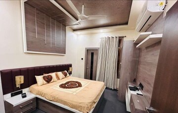 Bedroom in 3 BHK Apartment at Gomti Nagar – for Rent