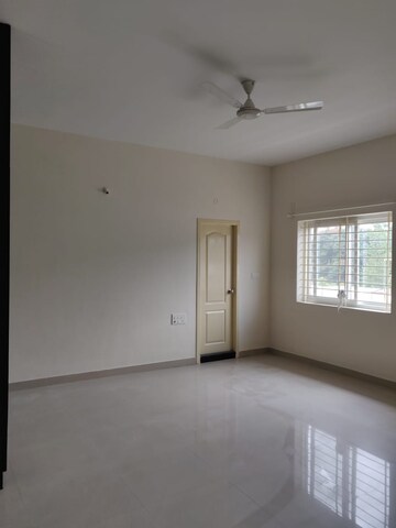 Room in 3 BHK Apartment at Indiranagar – for Rent