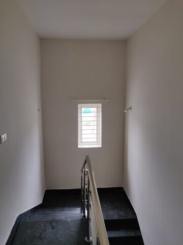 Furnished Amenities in 3 BHK Apartment at Indiranagar – for Rent