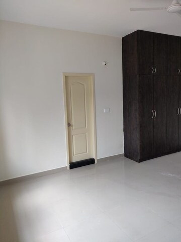 Room in 3 BHK Apartment at Indiranagar – for Rent