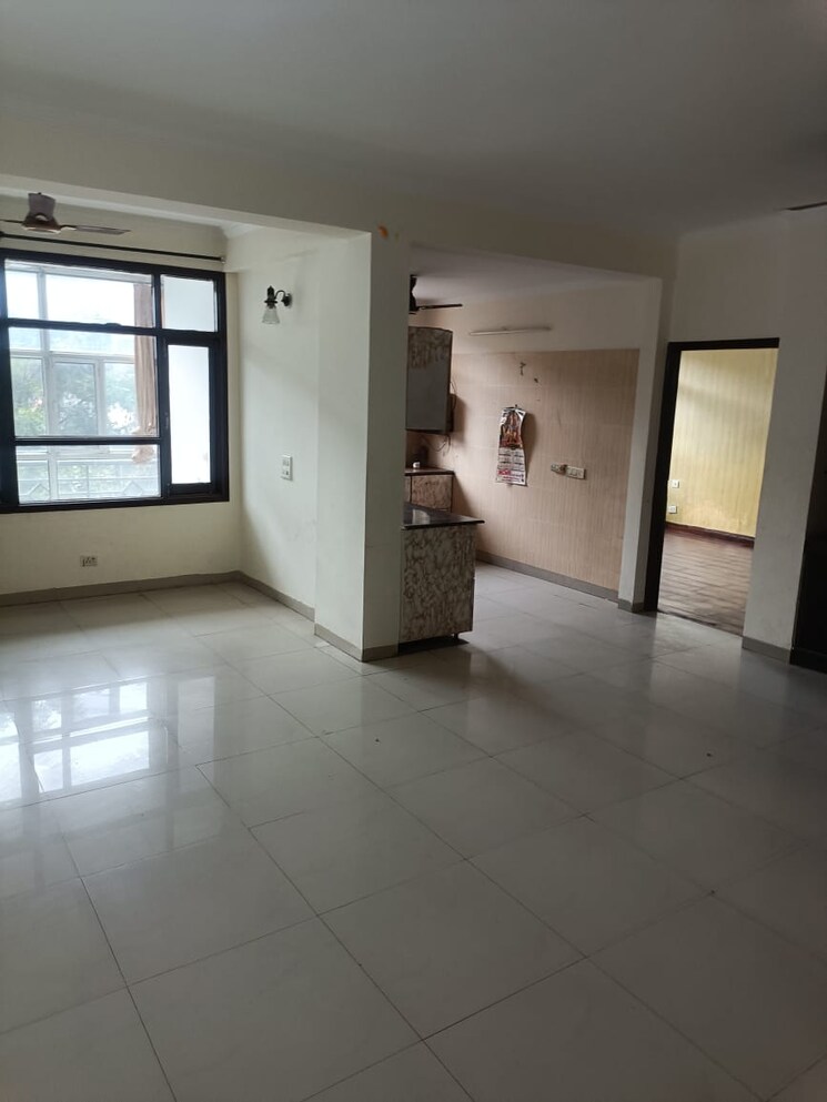 Room, dhakoli village 3 Bedroom 1850 Sq.Ft. Apartment In Dhakoli Village Zirakpur 8398374