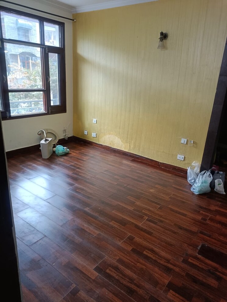 Room, dhakoli village 3 Bedroom 1850 Sq.Ft. Apartment In Dhakoli Village Zirakpur 8398374