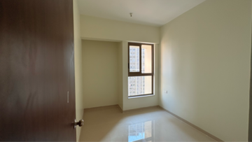 Room in 2 BHK Apartment at Kalpataru Paramount E, Majiwada – for Rent
