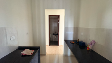 Room in 2 BHK Apartment at Kalpataru Paramount E, Majiwada – for Rent