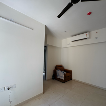 Room in 1 BHK Apartment at Lodha Amara, Sandoz Baug – for Rent