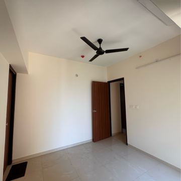 Room in 1 BHK Apartment at Lodha Amara, Sandoz Baug – for Rent