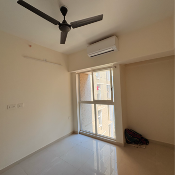 Room in 1 BHK Apartment at Lodha Amara, Sandoz Baug – for Rent