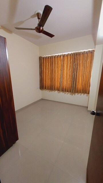 Room in 3 BHK Apartment at Sola – for Rent