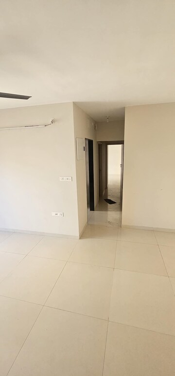 Room in 1 BHK Apartment at Sugee Atharva, Prabhadevi – for Rent