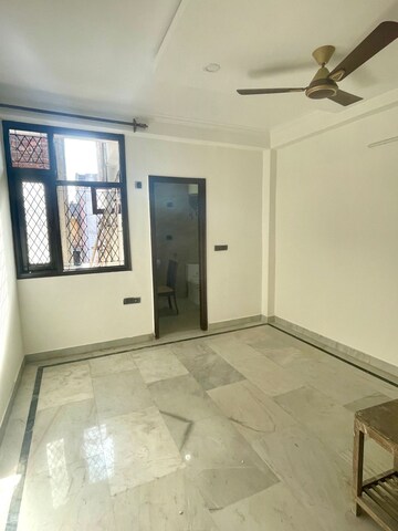 Room in 3 BHK Builder Floor at Paryavaran Complex – for Rent