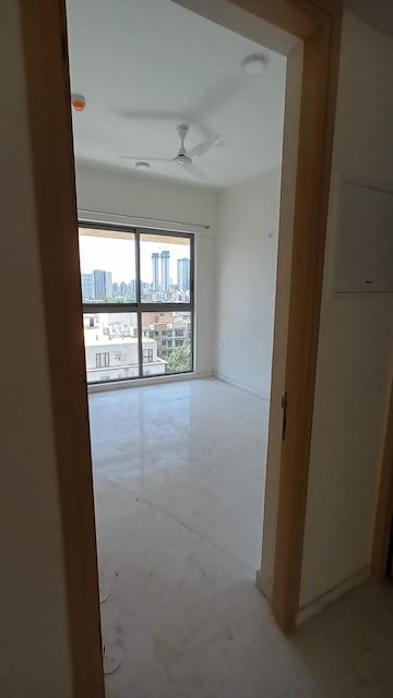 Room in 2 BHK Apartment at Lodha Bel Air, Jogeshwari West – for Rent