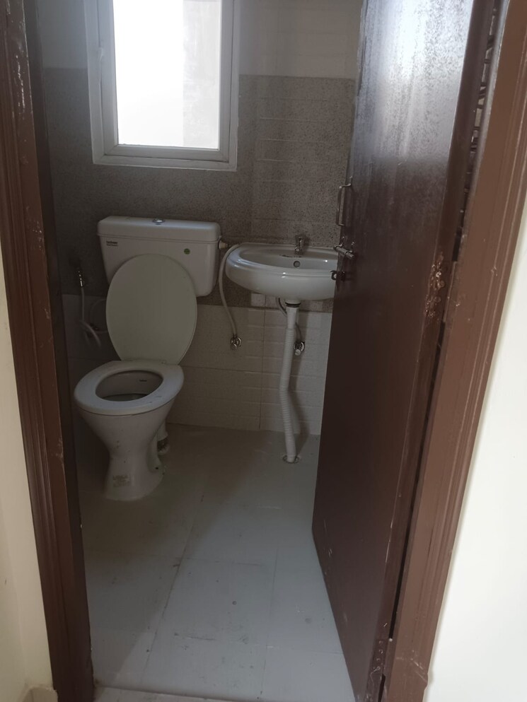 Bathroom, rof-amaltas 2 Bedroom 645 Sq.Ft. Apartment In Sector 92 Gurgaon 8398814