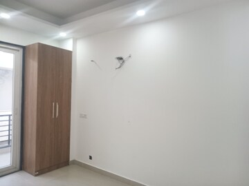 Room in 2 BHK Builder Floor at Cosmos Floors, Sector 52 – for Rent