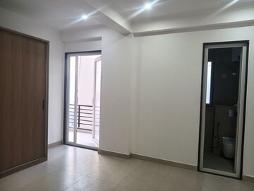Room in 2 BHK Builder Floor at Cosmos Floors, Sector 52 – for Rent