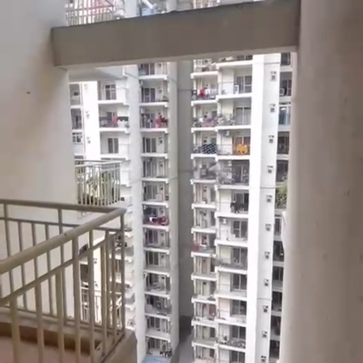 2 BHK 867 Sq.Ft. Apartment in Paramount Emotions